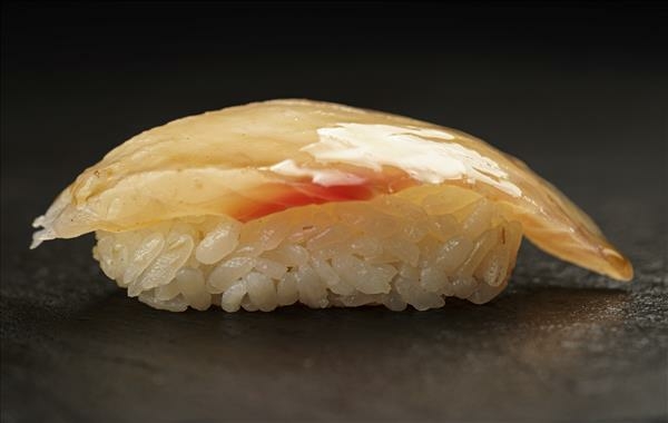 Суши с морским окунем