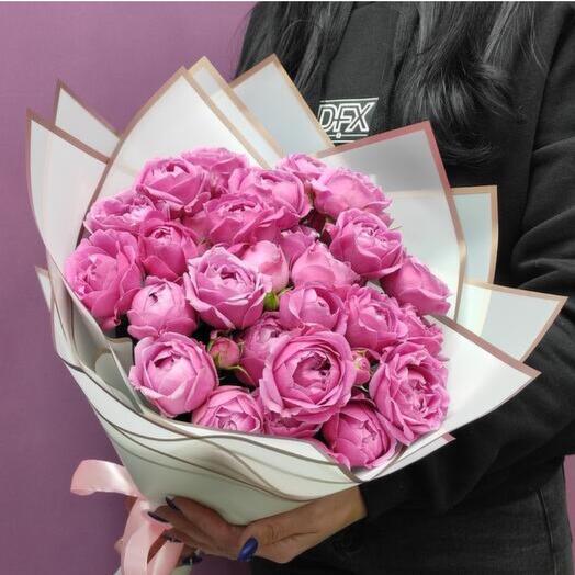 Букет кустовых роз пионы