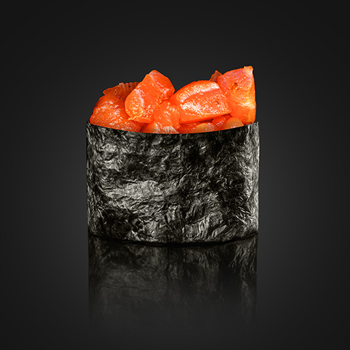 Гункан с лососем