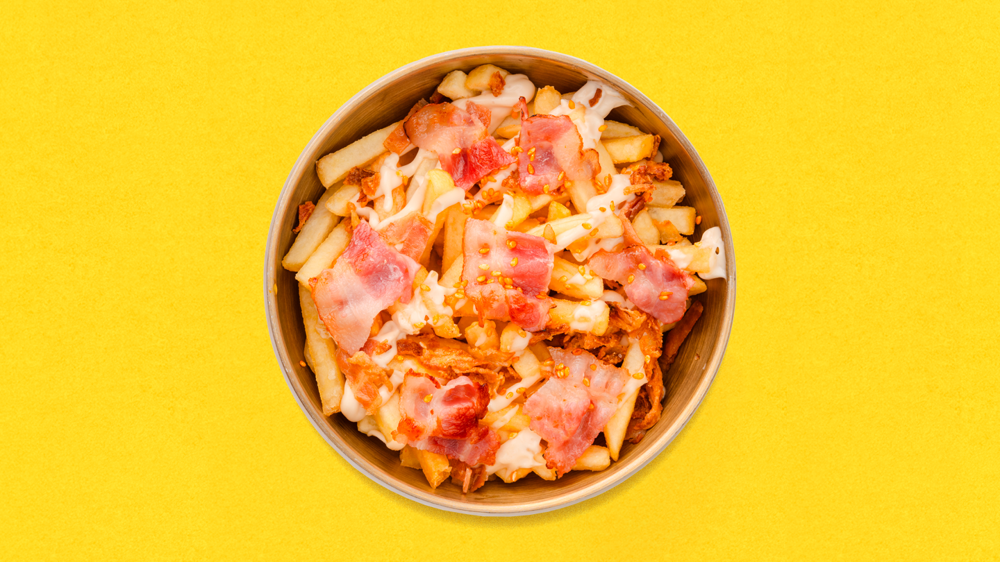 Картофель фри с беконом в трюфельном соусе