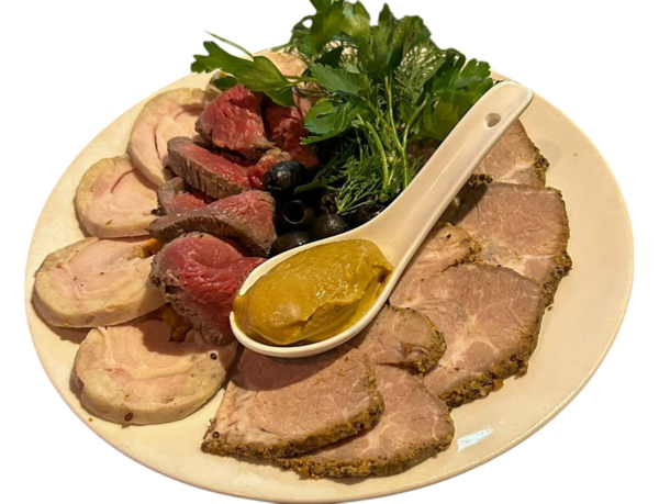 Мясная тарелка с горчицей