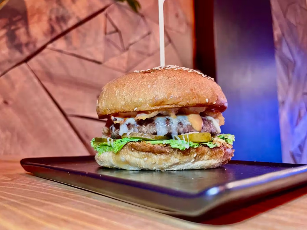 Бургер BBQ с беконом