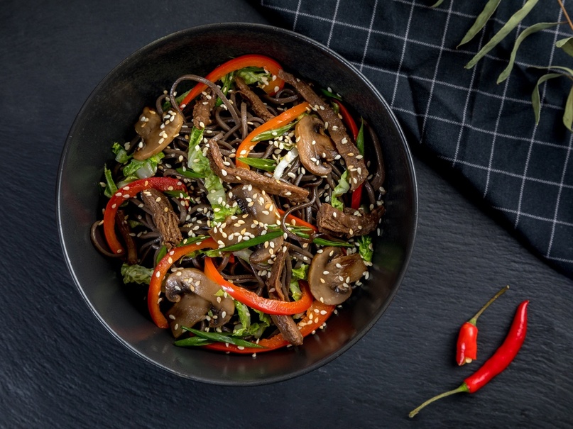 Wok Фунчеза с говядиной