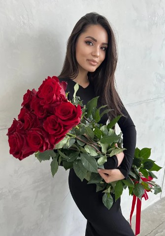 11 метровых роз на ленте