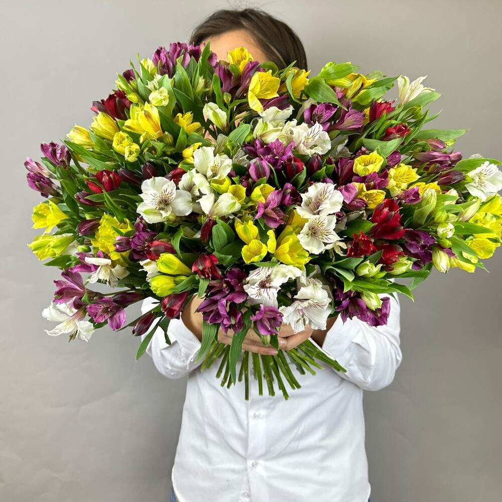 Монобукет "Бал цветов" из 51 альстромерии микс (цвета на выбор магазина)