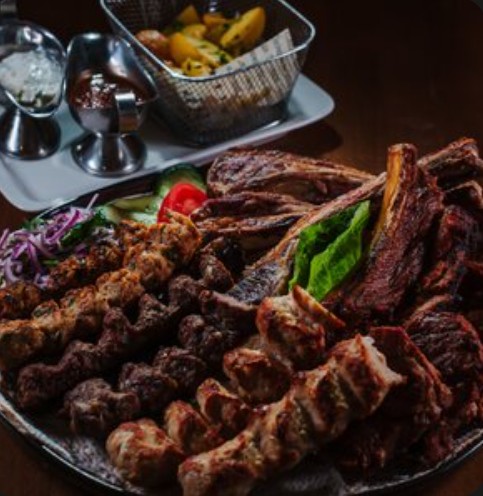 Фирменное мясное ассорти из шашлыков Триа