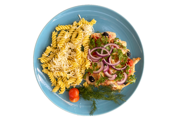 Курочка по-гречески с макаронами