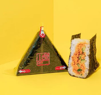 Онигири с тунцом