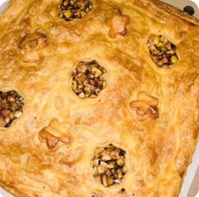 Пирог банан с клубникой 1кг (слоёное тесто)