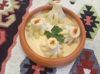 Мини-хинкали со сливочным соусом 4 шт