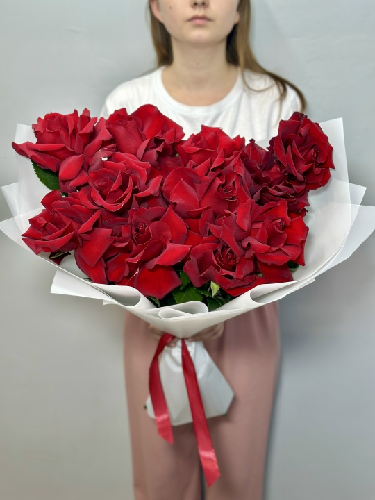 Букет из 11 красных роз эквадор Софи