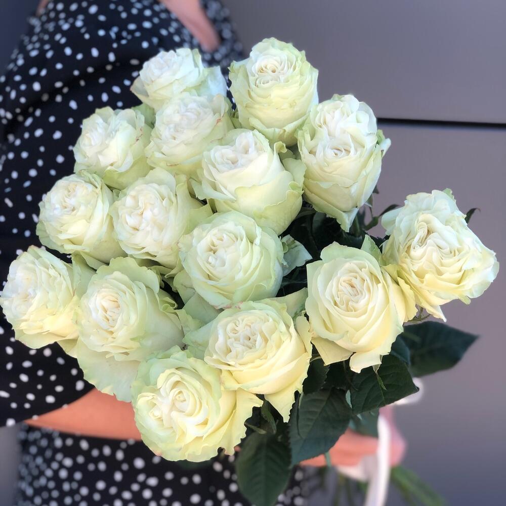 Букет Белых роз Эквадор 80см 15 шт