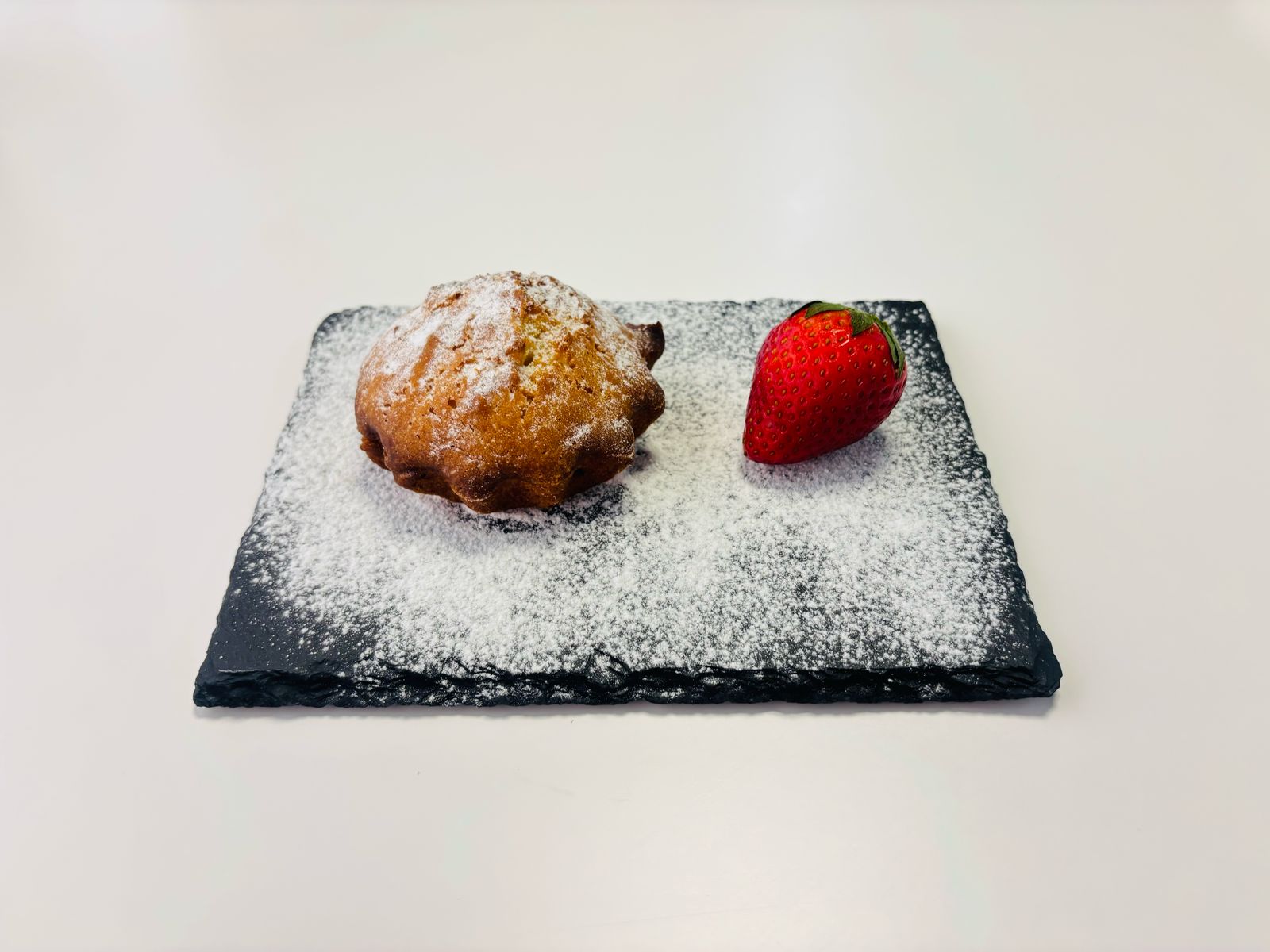 Кекс с изюмом