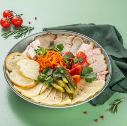 Большое ассорти закусок