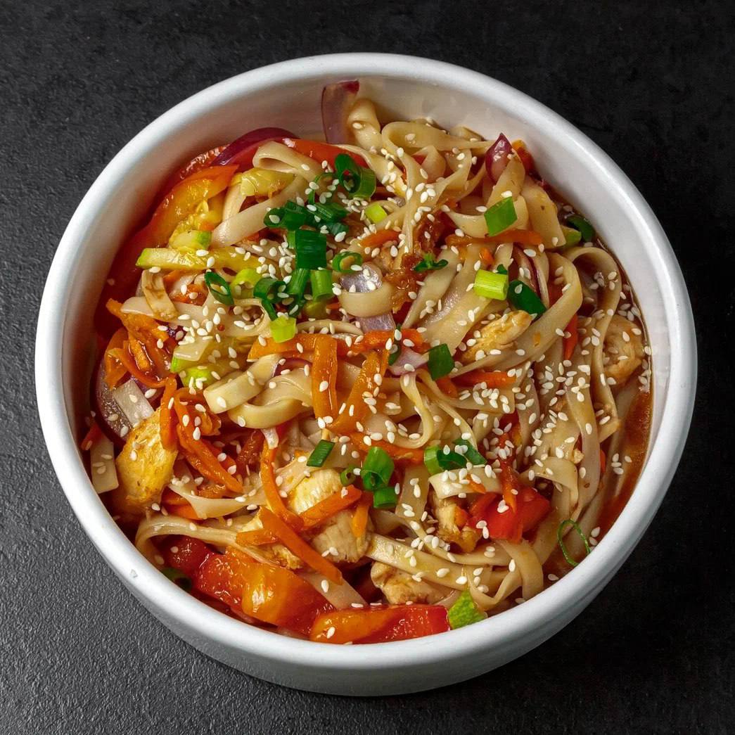 WOK с куриным филе и лапшой удон