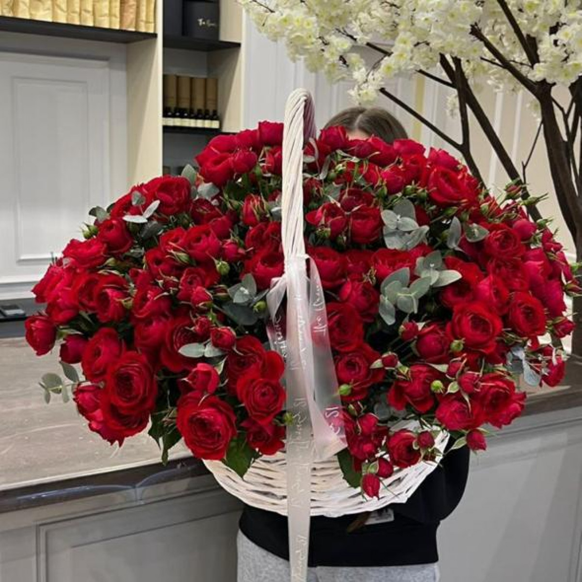 Корзина с розами Артикул: 0106-10 (предзаказ)