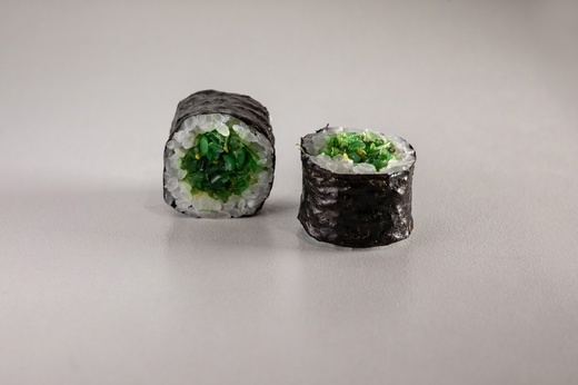 Маки роллы с чукой