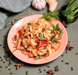 Удон с креветками и овощами