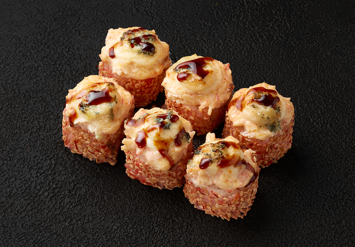 Запеченный ролл с крабом, креветкой и горгонзолой