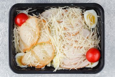 Цезарь с копченым куриным филе