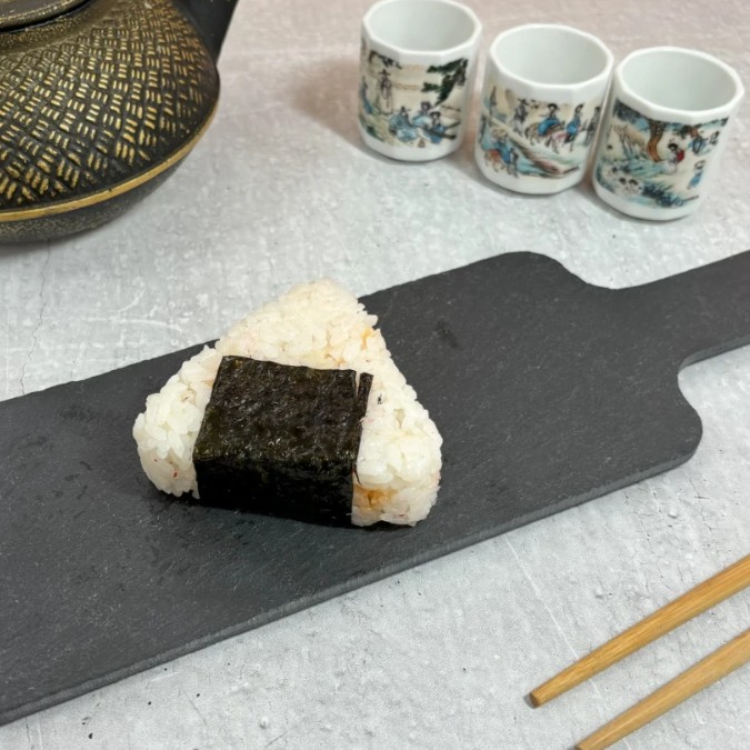 Онигири с беконом