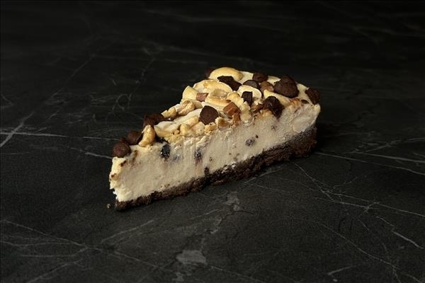 Чизкейк карамельный с арахисом