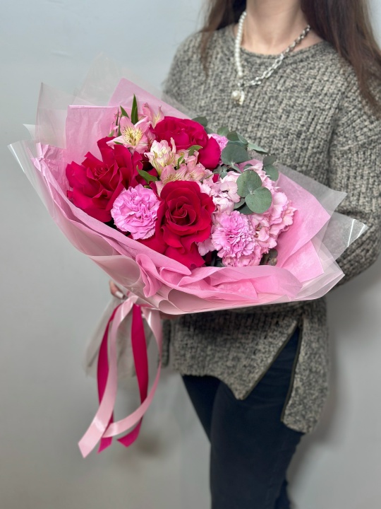 Букет с французскими розами и гортензией