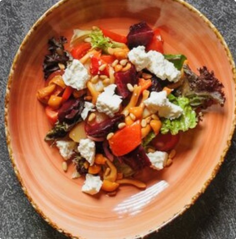 Салат с печёной свеклой и адыгейский сыром