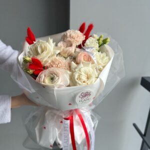 Букет «Алая помада»