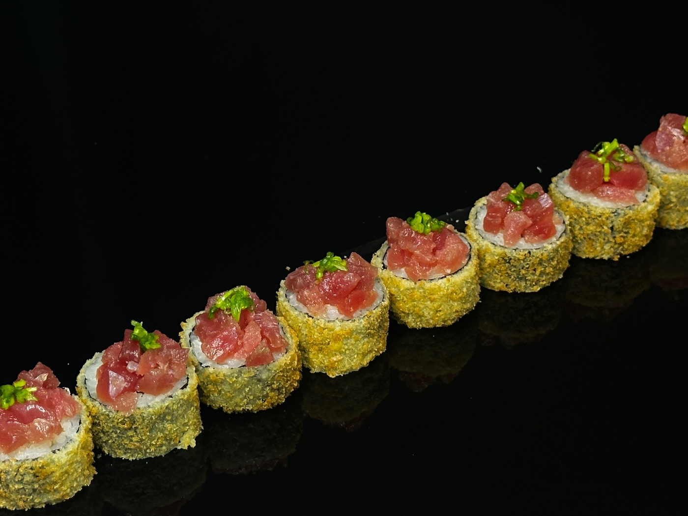 Жаренный ролл тунец юдзу