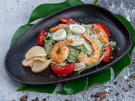 Салат Цезарь с креветкой