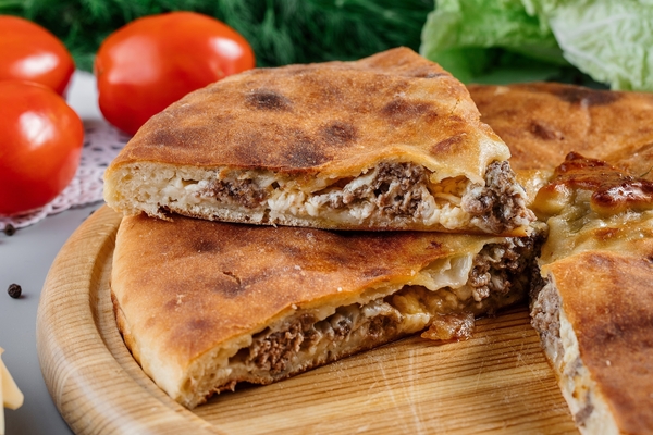 Осетинский с фаршем и сыром