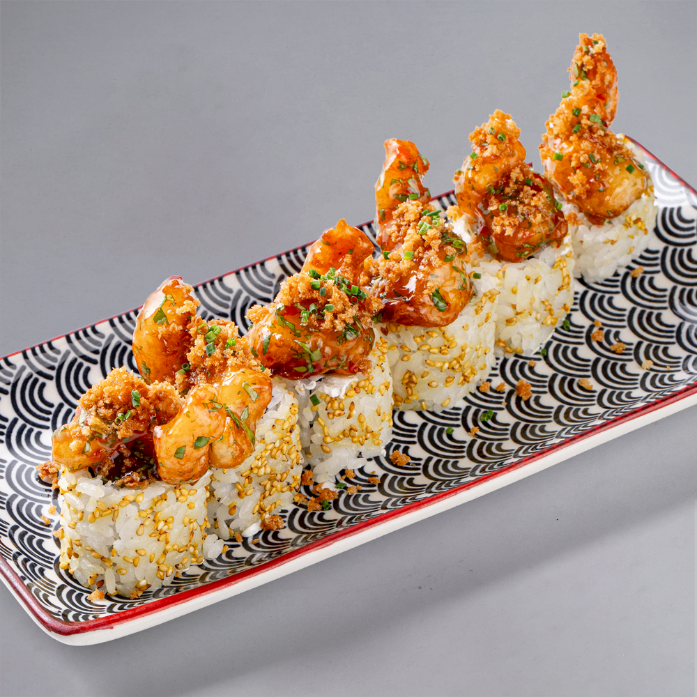 Ролл с криспи креветкой и соусом тайский чили