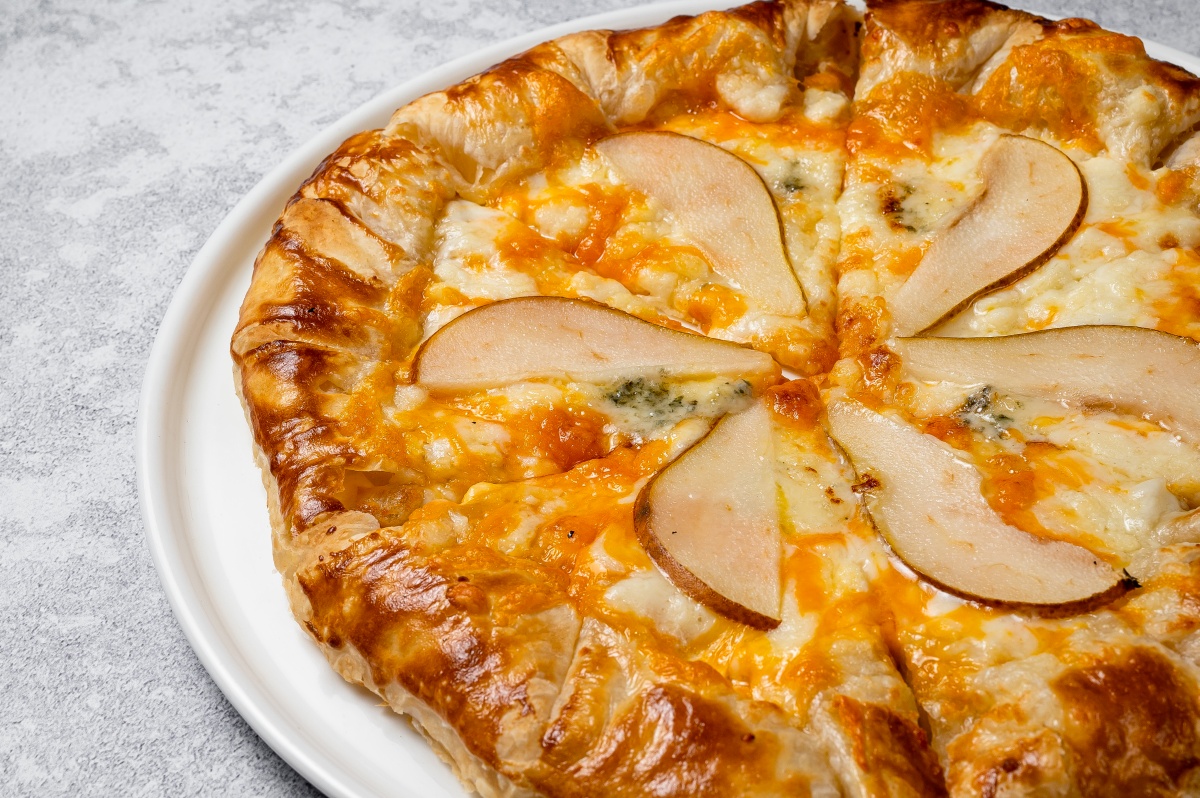 Хачапури пять сыров с грушей