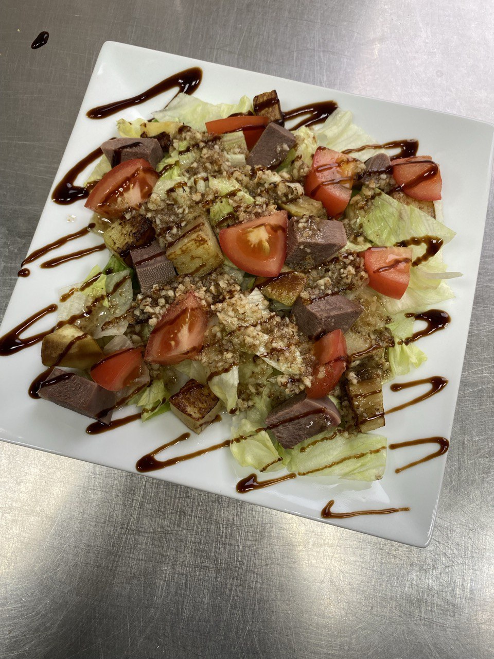 Тёплый салат из ломтиков языка