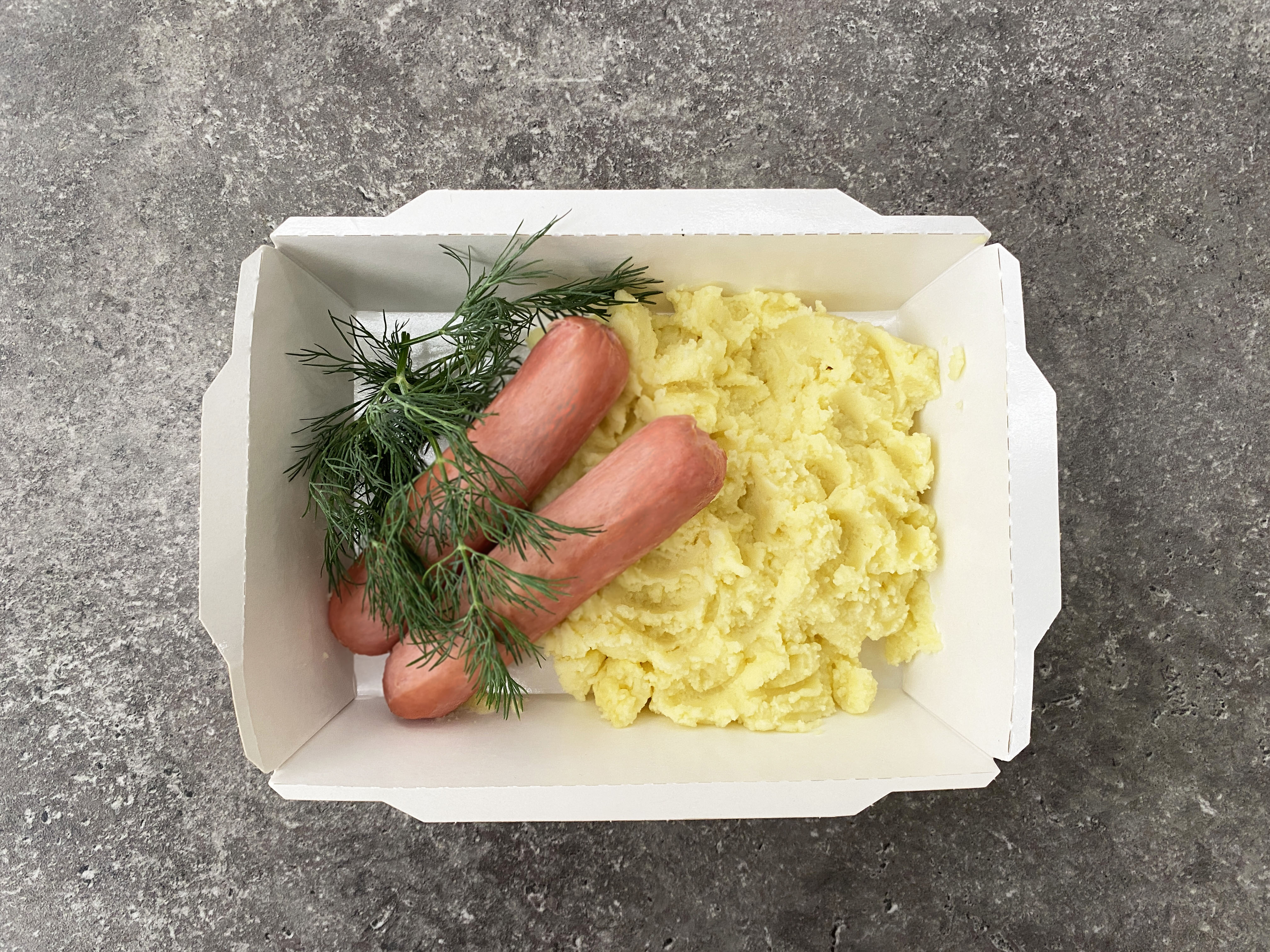 Сосиски Молочные с картофельным пюре