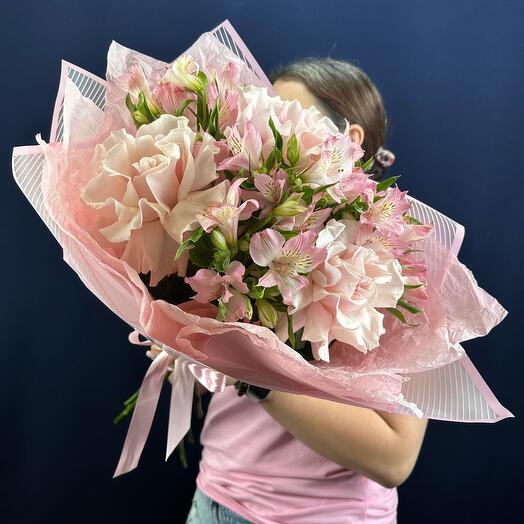 Букет из Розовых Французских Роз и Альстромерии