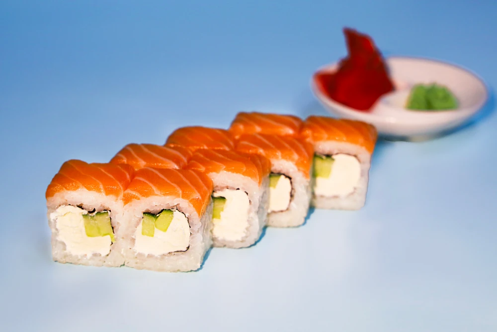 Ролл Филадельфия с огурцом