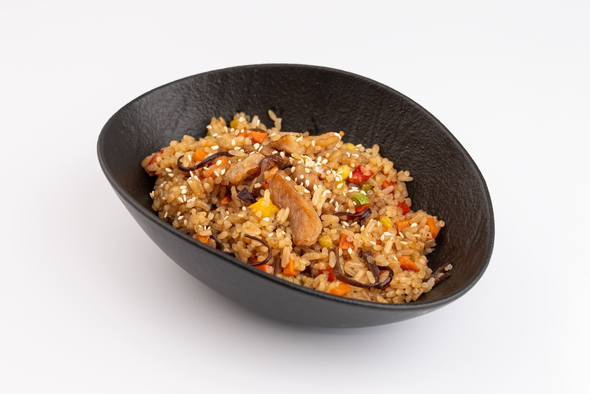 Жареный рис с курицей