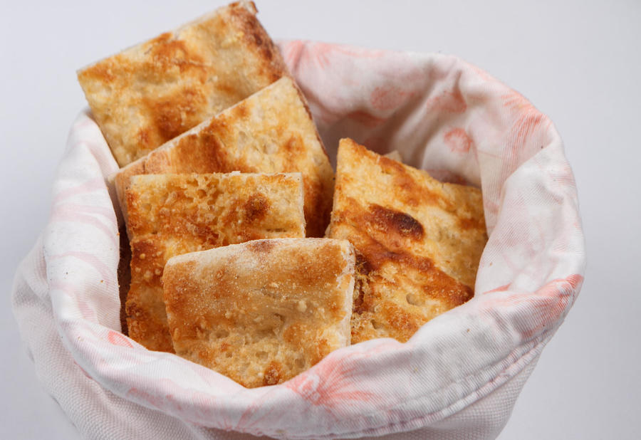 Рваная сырная фокачча