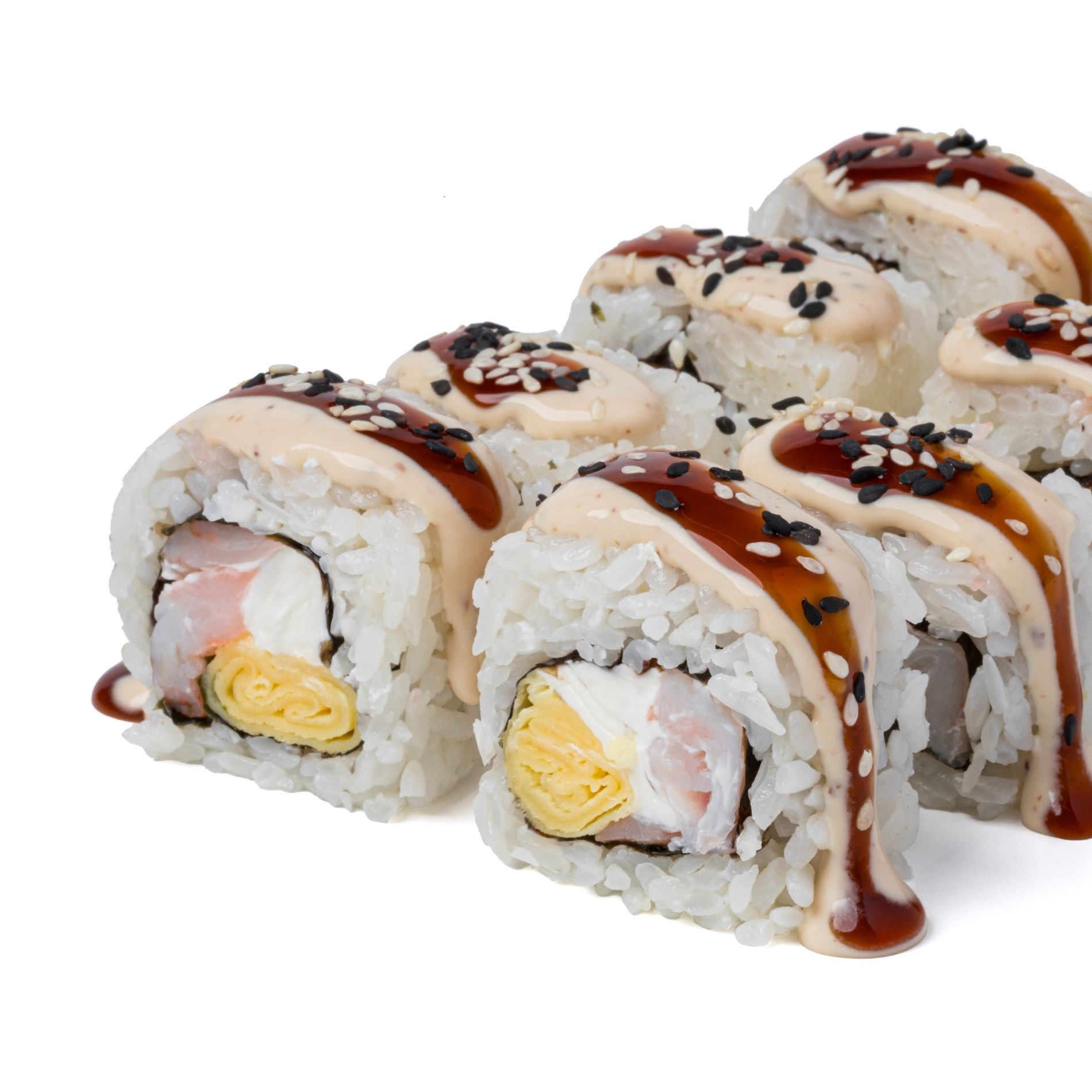 Ролл с креветками и ореховым соусом