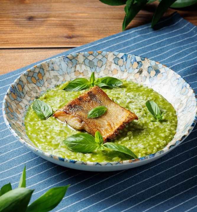 Зеленое ризотто с волжским судаком