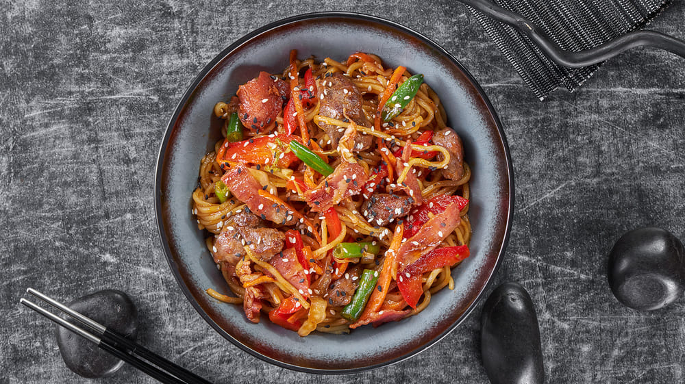 Вок Говядина с беконом в соусе барбекю