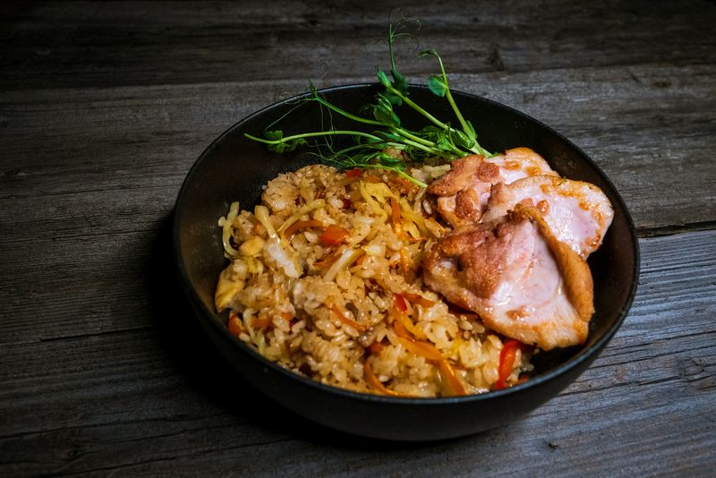 Тяхан с овощами и цыпленком