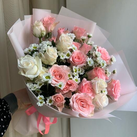 Ромашки с кустовыми розами