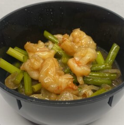 Теплый салат с креветкой унаги