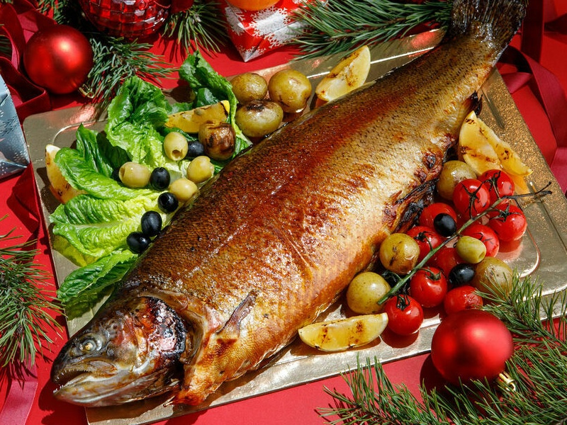Форель запеченная с овощами