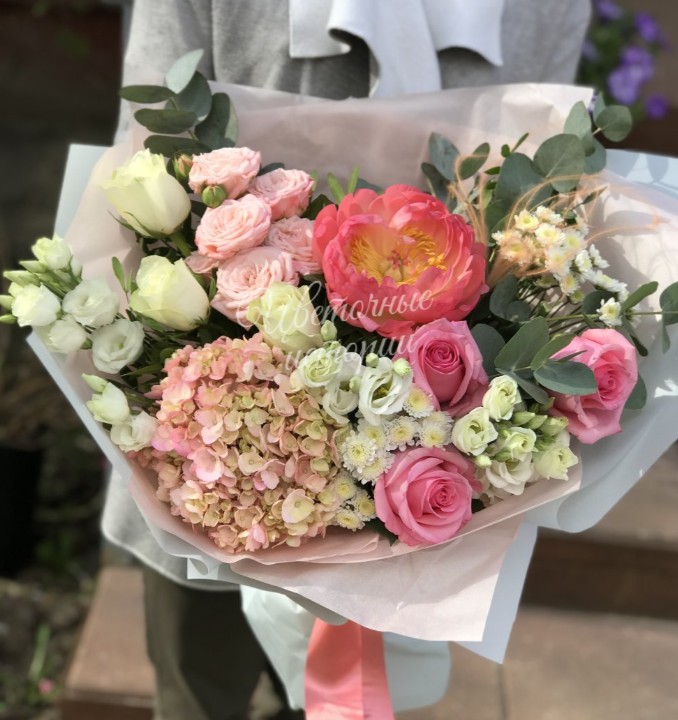 Букет из пионов «Яркие чувства»