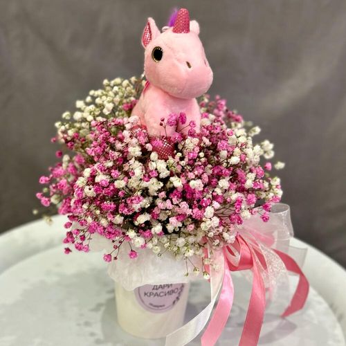 Букет из гипсофилы с мягким брелком Единорог