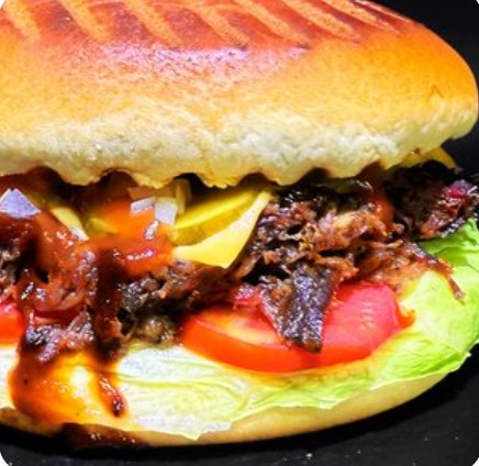 Японский бургер с рваной говядиной